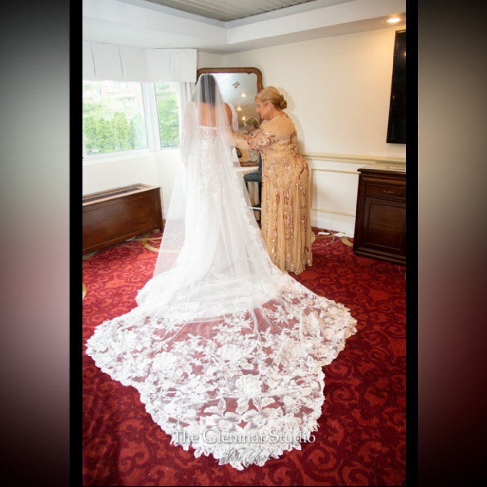 Essense of Australia WEDDING DRESS AND VEIL ๐ฐ๐ปโโ๏ธ - Picture 15 of 15